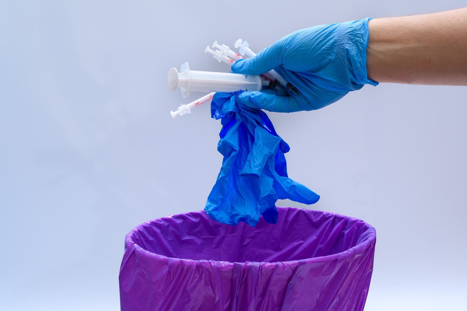 Medical waste, throw used gloves and syringes into the trash